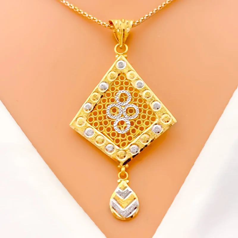 Bright Tasteful Netted 22K Gold Pendant Set