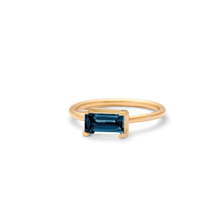 Nord London Blue 18K Gold Ring w. Topaz & Diamond